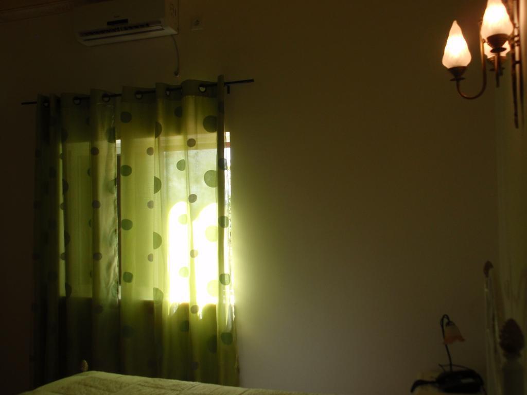 "O Viajante" Low Cost Hotel เอสเตรมอซ ห้อง รูปภาพ