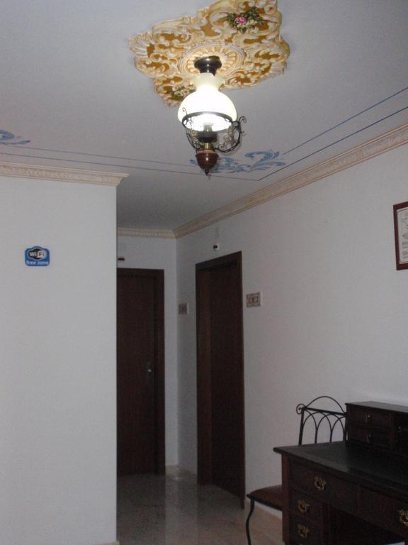 "O Viajante" Low Cost Hotel เอสเตรมอซ ภายนอก รูปภาพ